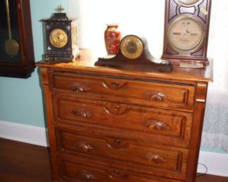 Cottage dresser