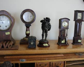 Assorted novelty clocks