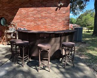 Outdoor bar!