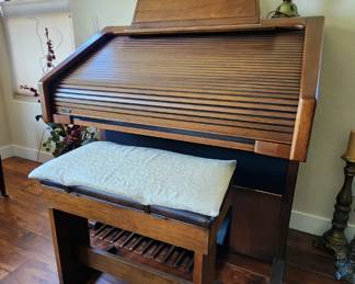 Lowrey Organ