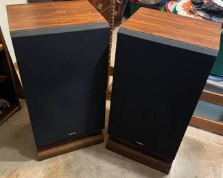 Fisher Tall Speakers, like new!