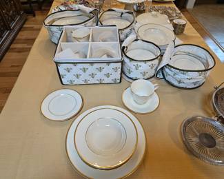Fabulous dining collection of Royal Doulton Bone China pattern "Heather"