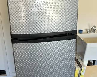 005 Gladiator By Whirlpool Corporation Refrigerator