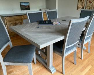 Steve Silver company dining set