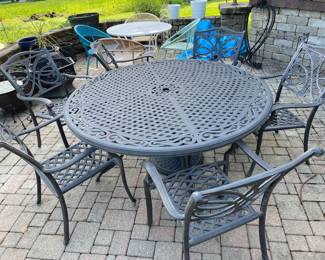 Amazing aluminum (never rusts) patio set 