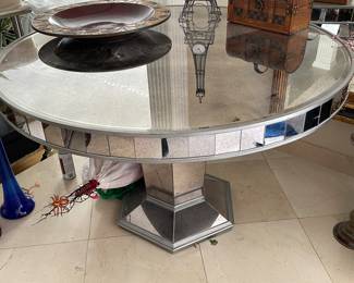 Round mirrored table