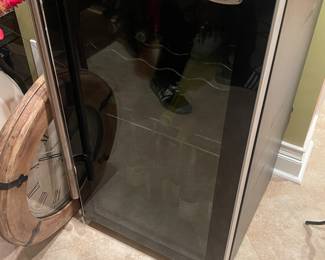 Haier 4.3cu ft wine/ beverage refrigerator