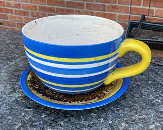 Flower pot that looks like a teacup 