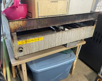 Gas powered flat grill 