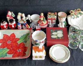 Assorted Christmas knickknacks