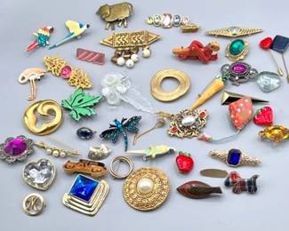 Brooches with Glass Jewelry Box