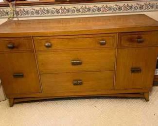Chest Of Drwers, Three Middle Drawers, Two Side Shelves