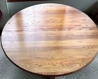 47 Inch Round Wooden Tabel