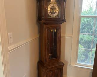 Ethan Allen grandfather clock $200

20” x 12” x 72”H