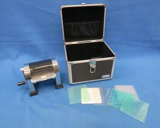 Lot 117. Quickutz Revolution Tabletop Die Cutting tool