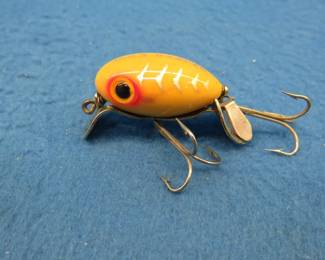 Lot 224. Vintage Fred Arbogast 1 1/2" Hula Dancer in excellent condition