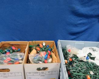 Lot 327. Clark Griswold starter set. Christmas lights of various sizes