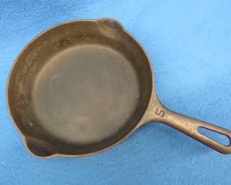 Lot 112. Griswold cast-iron 724M  {#}5 pan
