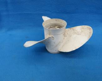 Lot 211. Outboard motor prop in good used condition.&nbsp; Unknown application.
