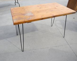Lot 286. 45 x 26 x 30" table