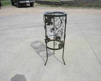 Lot 293. PartyLite Clear Plain Hurricane Candle Holder with Stand