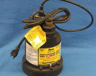 Lot 333. Geyser III submersible pump.&nbsp; Appears unused