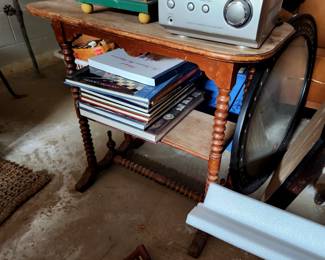 Scrolled Leg Accent Table