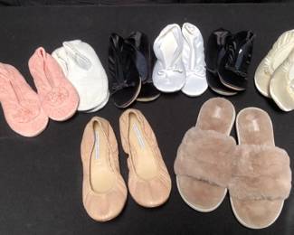Eight Slippers Size 7 L