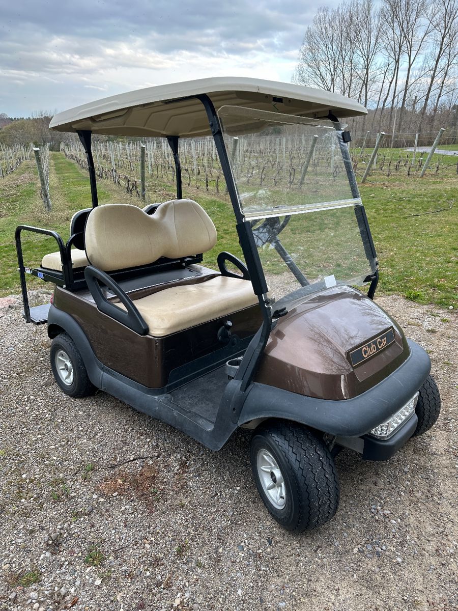 2011 Club Car gas golf cart with flip flop seat 