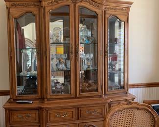 Thomasville China hutch
Available for presale.