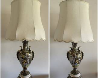 PR OF VINTAGE HAND PAINTED PORCELAIN CHINOISERIE REGENCY TABLE LAMPS