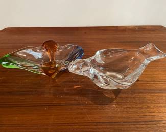 ASSORTED COLLECTION OF GLASS ART FEATURING MURANO PCS