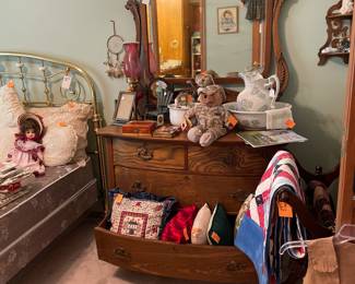 vintage dresser w/mirror