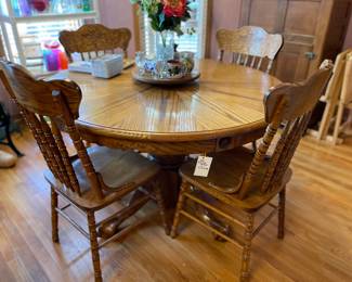 dining table w/4 chairs