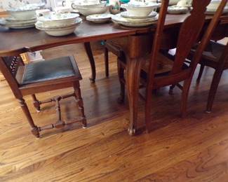 Other end of Large Oak Draw Leaf Table