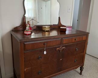 Antique 4 Drawer Chest of Drawers with Mirror (48"W x 22"D x 67"H)