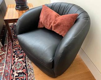 Black Leather Swivel Chair (pr)