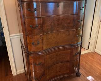 Vintage 5 Drawer Mahogany Chest of Drawers (20-1/2"D x 35-1/2"W x 52"H)