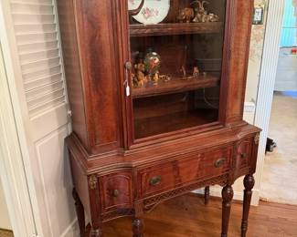 3 Drawer / 1 Door China Display Cabinet (18-1/2"D x 39"W x 63"H)
