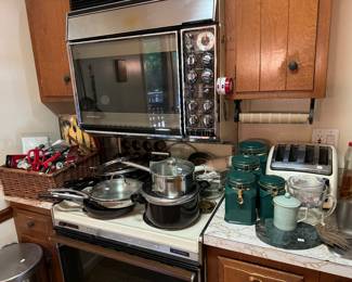Collection of Kitchen Pots, Pans & Accessories