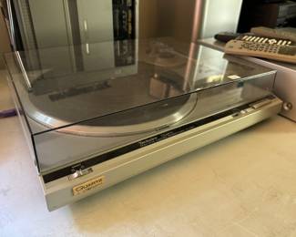 Technics SL-Q200 Direct Drive Automatic Turntable System