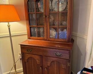 Temple Stuart Cherry 4 Door / 1 Drawer China Closet (36"W x 69"H x 19-1/2"D)