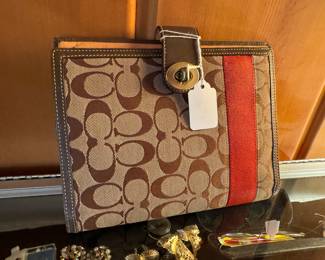 Women's Coach Clutch/Wallet