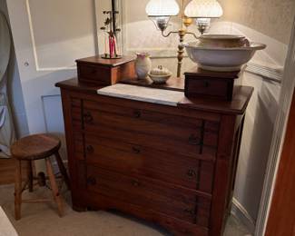 Antique Mahogany 5 Drawer Dresser (39-1/2"W x 17-1/2"D x 31"H)