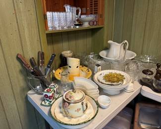 Large Selection of Knives, Dishes & Kitchen Accessories