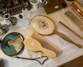 Vintage Personal Bakelite Grooming Accessories 