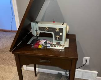 sewing machine 