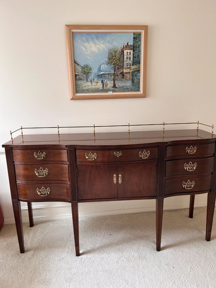 Thomasville, as-new Mahogany sideboard, Federal Style  absolutely beautiful.   $350.00 