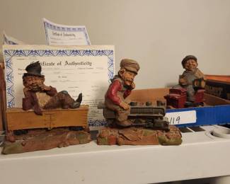 Cairn Studio made by Thomas F Clark Cab, Chief, and Hobo with one COA