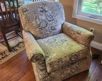 Havertys accent chair 35 x 35 x 33